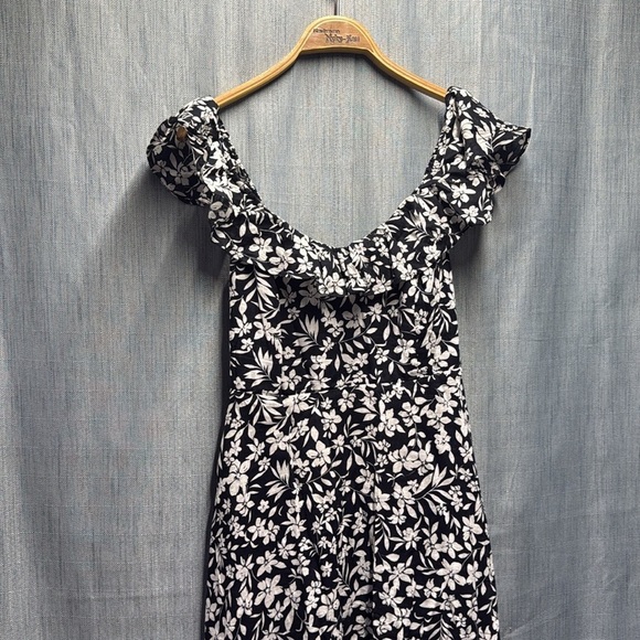 Old Navy Black and White Flutter Sleeve Mini Sundress size small - Picture 4 of 8